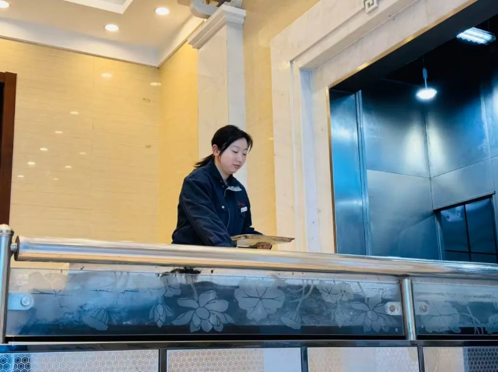 Cả thanh xu&acirc;n b&ecirc;n tro cốt: Những c&ocirc; g&aacute;i Hoa Hồng lửa sống rực rỡ giữa c&aacute;i chết - Ảnh 5.