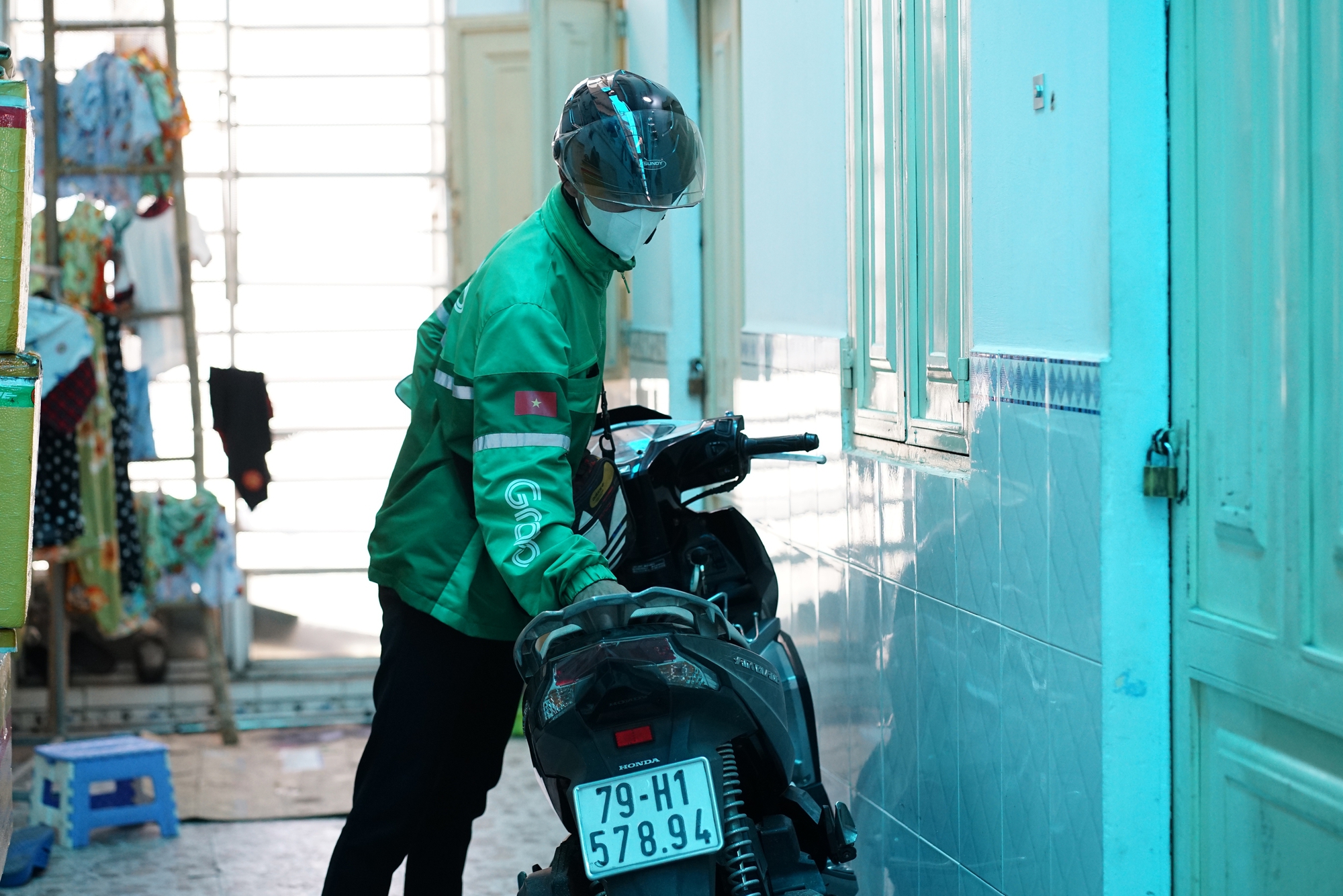 H&agrave;nh động tử tế của Trần Phi Vũ Với Chuyến xe 36 ng&agrave;n đồng gi&uacute;p b&eacute; g&aacute;i t&igrave;m cha - Ảnh 3.