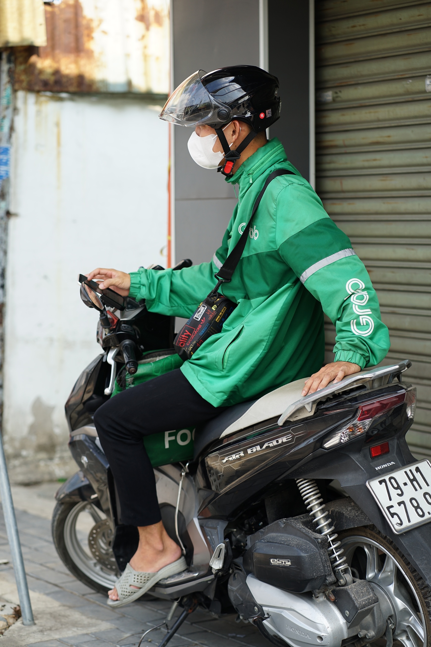 H&agrave;nh động tử tế của Trần Phi Vũ Với Chuyến xe 36 ng&agrave;n đồng gi&uacute;p b&eacute; g&aacute;i t&igrave;m cha - Ảnh 4.