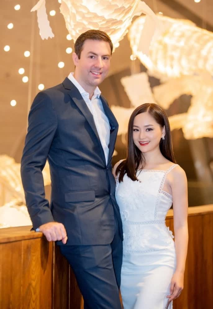 Lan Phương vừa h&eacute;t vừa liếc như 