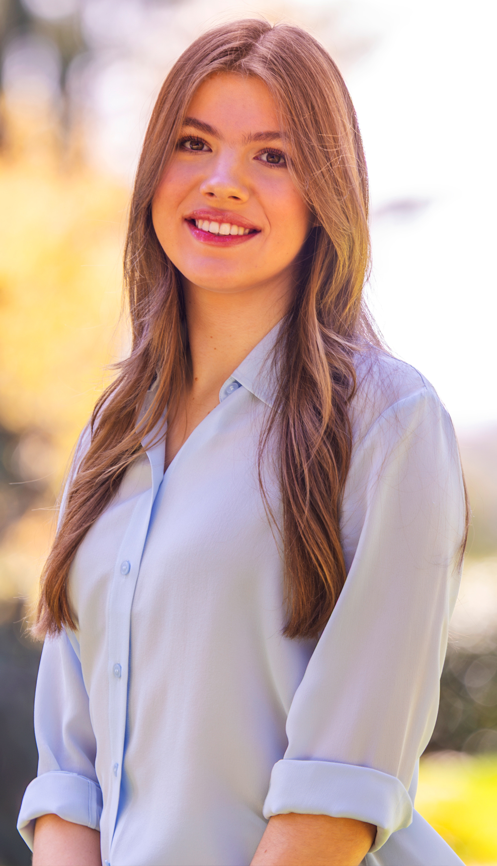 Infanta Sof&iacute;a g&acirc;y sốt với bộ trang phục giản dị nhưng nổi bật tr&ecirc;n trang b&igrave;a tạp ch&iacute; - Ảnh 2.