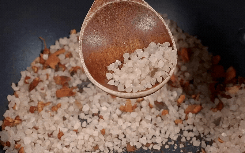 Đừng đem sườn đi xào chua ngọt nữa, thử ngay cách luộc ủ muối này đảm bảo cả nhà vét sạch nồi - Ảnh 3.