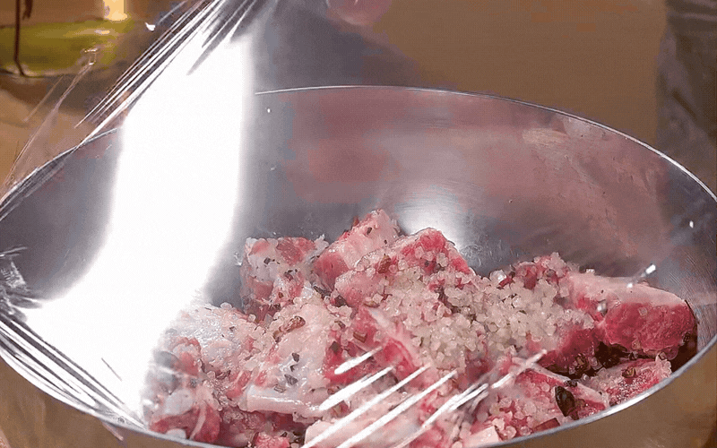 Đừng đem sườn đi xào chua ngọt nữa, thử ngay cách luộc ủ muối này đảm bảo cả nhà vét sạch nồi - Ảnh 5.