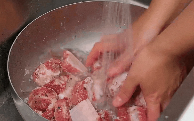 Đừng đem sườn đi xào chua ngọt nữa, thử ngay cách luộc ủ muối này đảm bảo cả nhà vét sạch nồi - Ảnh 6.