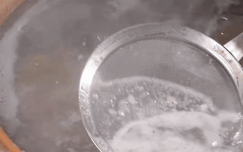 Đừng đem sườn đi xào chua ngọt nữa, thử ngay cách luộc ủ muối này đảm bảo cả nhà vét sạch nồi - Ảnh 8.