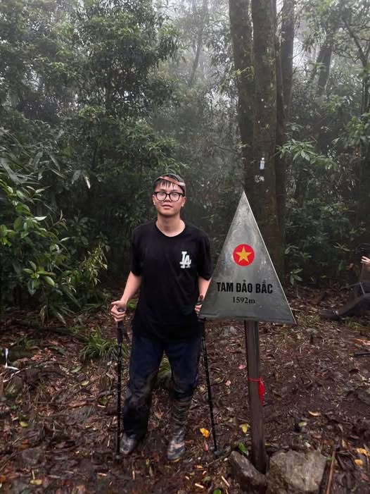 T&igrave;m thấy nam sinh vi&ecirc;n mất t&iacute;ch ở Tam Đảo, sức khỏe ổn định sau 36 giờ - Ảnh 1.