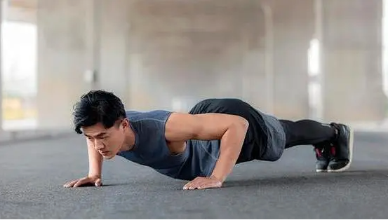 Nếu sau 50 tuổi vẫn dễ dàng hoàn thành 5 động tác này, chúc mừng bạn vẫn còn rất trẻ - Ảnh 3.