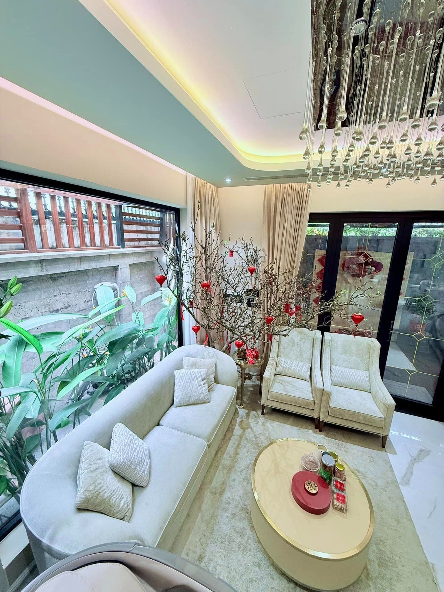 Biệt thự 200 m&sup2; của Th&uacute;y Diễm - Lương Thế Th&agrave;nh ở Thủ Đức như resort 5 sao - Ảnh 4.