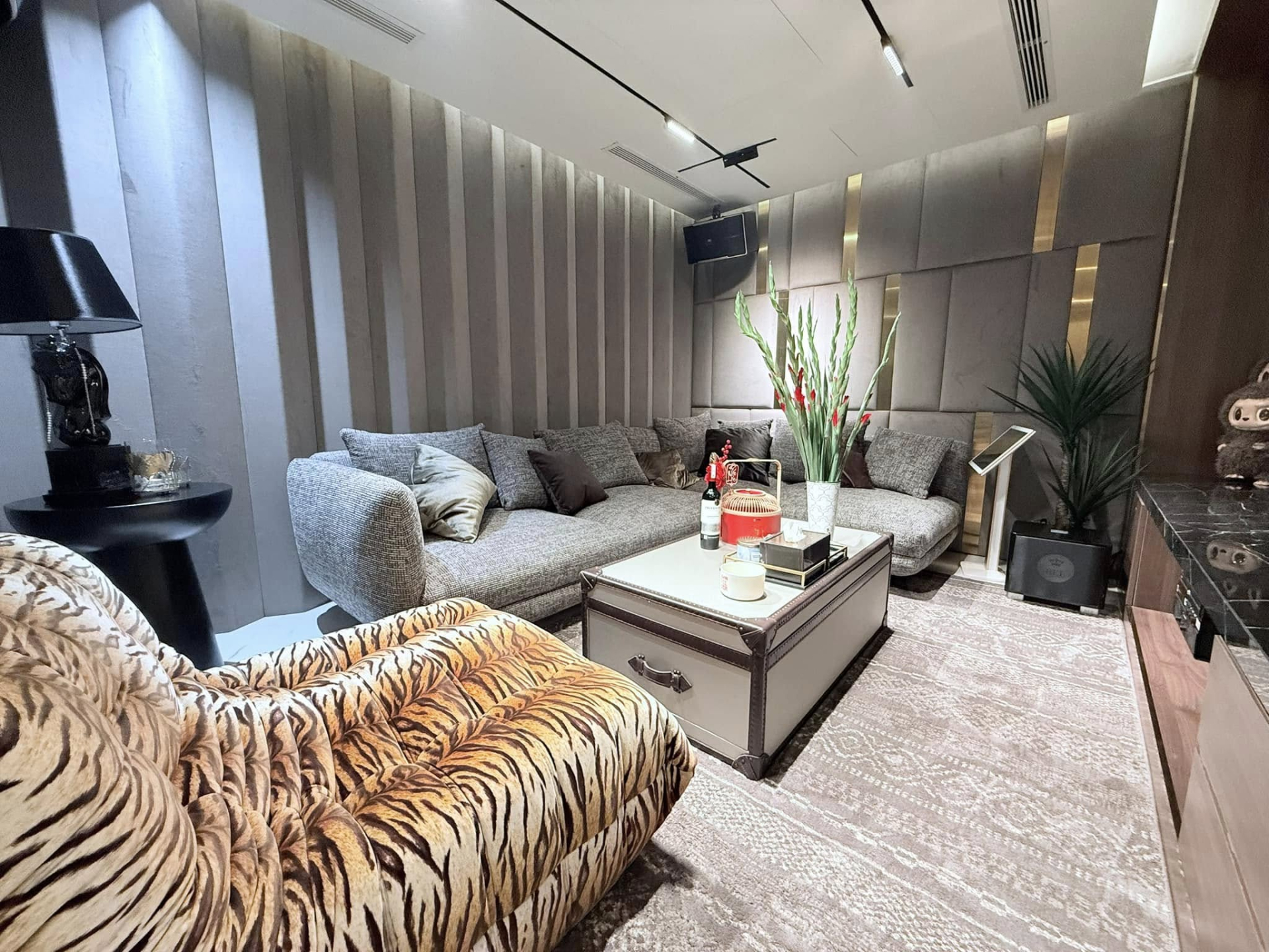 Biệt thự 200 m&sup2; của Th&uacute;y Diễm - Lương Thế Th&agrave;nh ở Thủ Đức như resort 5 sao - Ảnh 12.