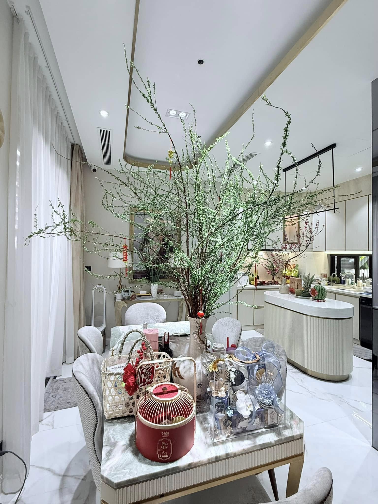 Biệt thự 200 m&sup2; của Th&uacute;y Diễm - Lương Thế Th&agrave;nh ở Thủ Đức như resort 5 sao - Ảnh 10.