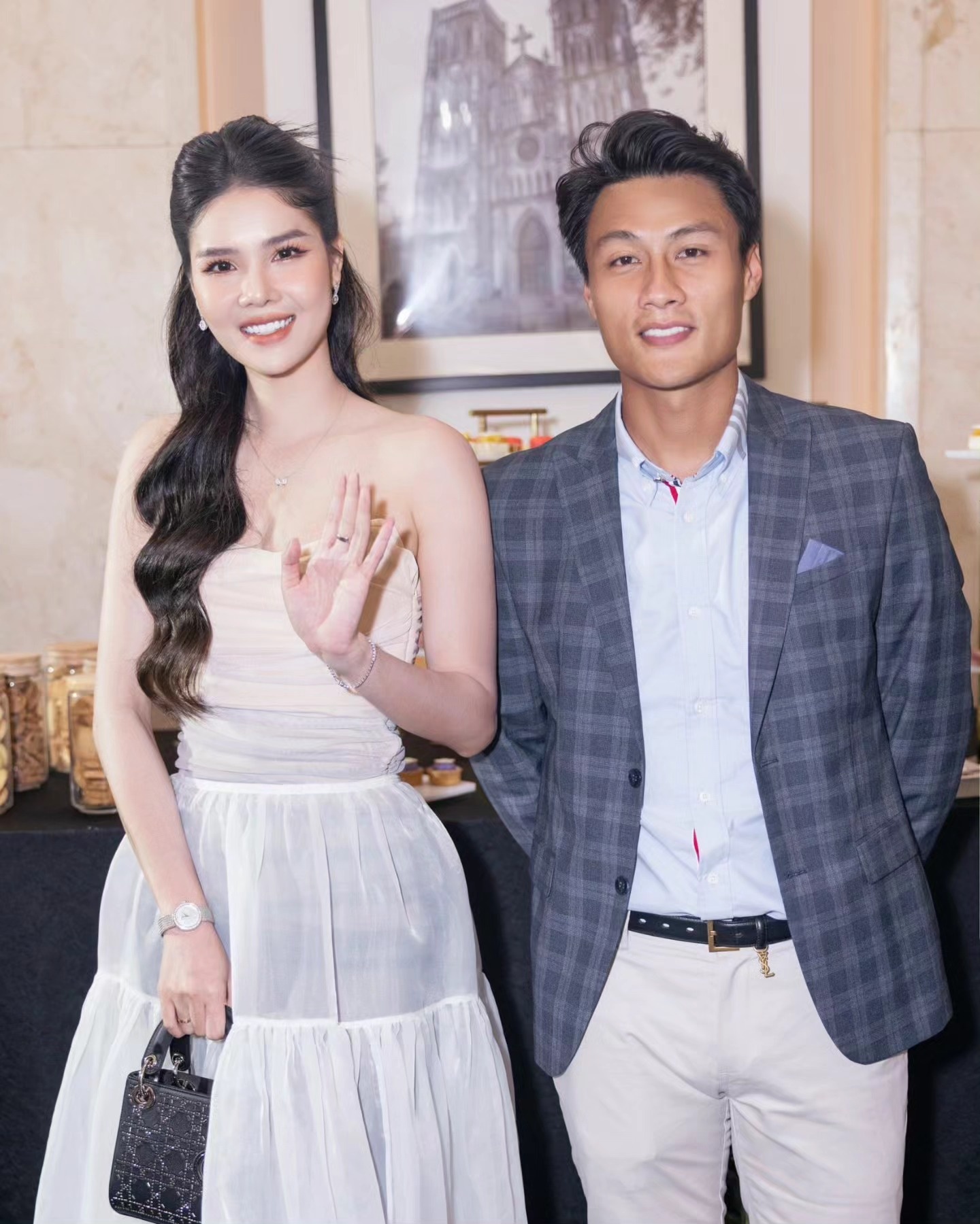 Mất m&aacute;t lớn của người mẫu Kỳ H&acirc;n v&agrave; những lời động vi&ecirc;n từ sao Việt - Ảnh 4.