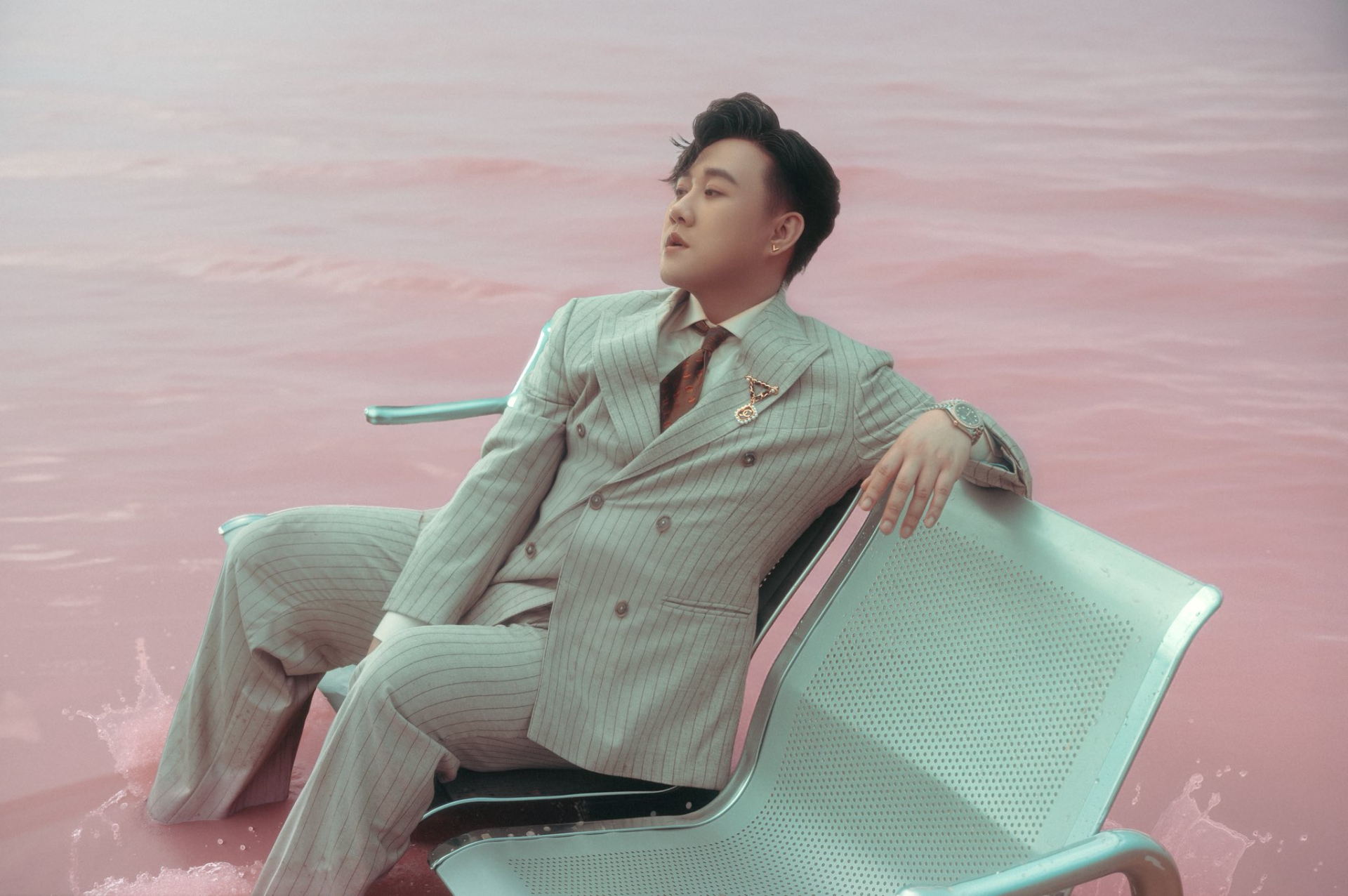 Trung Qu&acirc;n Idol g&acirc;y b&atilde;o mạng x&atilde; hội với tin đồn nhạy cảm v&agrave; phản ứng tr&aacute;i chiều - Ảnh 2.