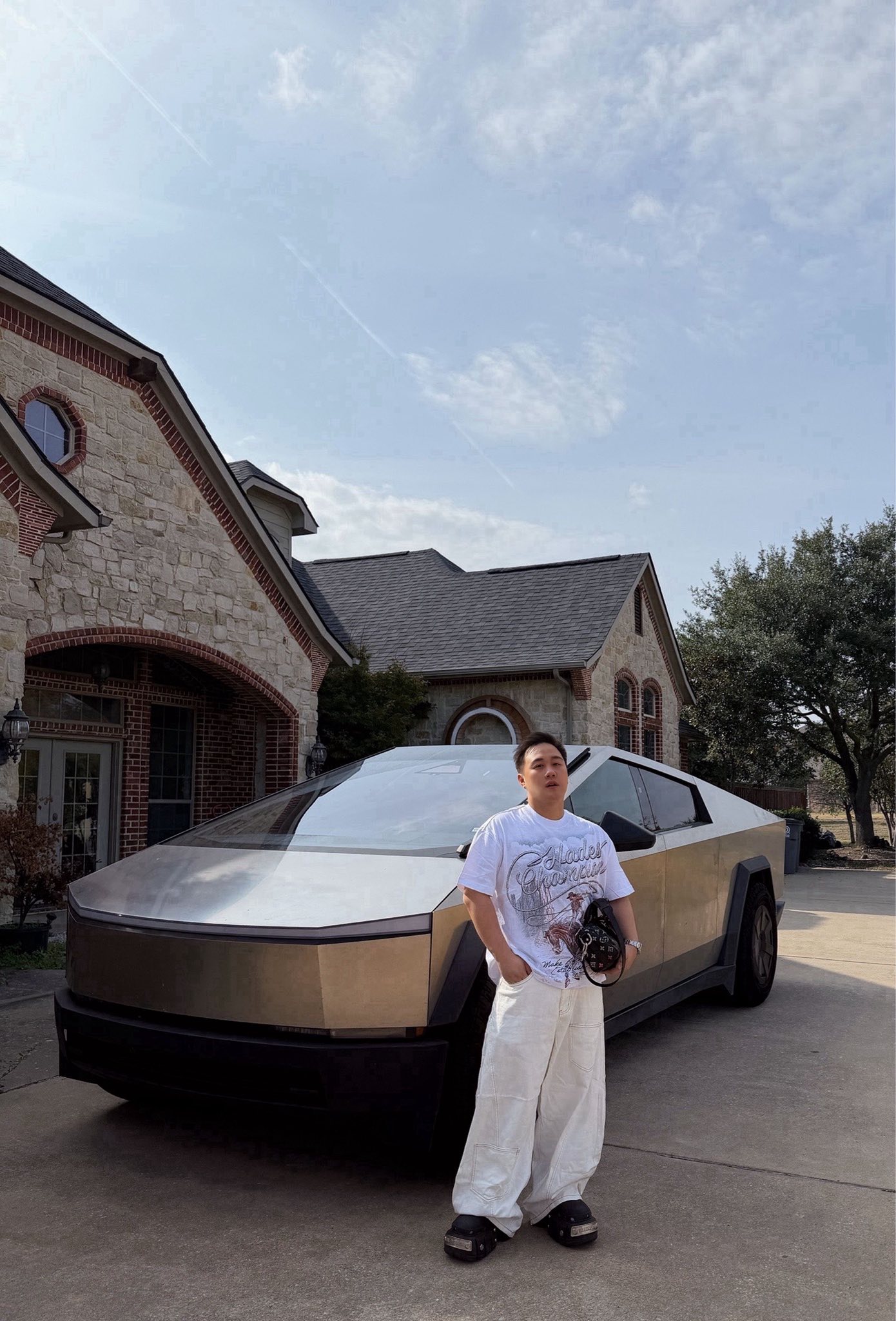 Trung Qu&acirc;n Idol g&acirc;y b&atilde;o mạng x&atilde; hội với tin đồn nhạy cảm v&agrave; phản ứng tr&aacute;i chiều - Ảnh 1.