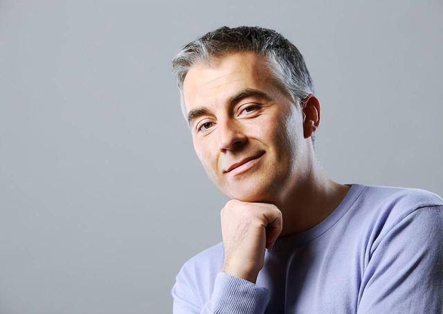 Nếu sau 50 tuổi vẫn dễ dàng hoàn thành 5 động tác này, chúc mừng bạn vẫn còn rất trẻ - Ảnh 2.