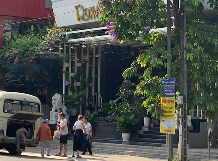 Kh&aacute;ch sạn Romance ở Huế bị cưỡng chế do nợ ng&acirc;n h&agrave;ng gần 180 tỷ đồng - Ảnh 1.