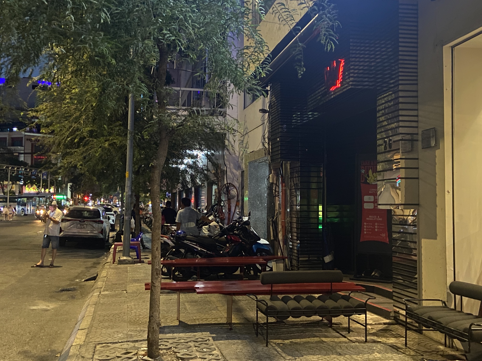 Đại diện qu&aacute;n bar l&ecirc;n tiếng vụ Trung Qu&acirc;n Idol h&agrave;nh hung nữ b&aacute;c sĩ g&acirc;y x&ocirc;n xao - Ảnh 2.