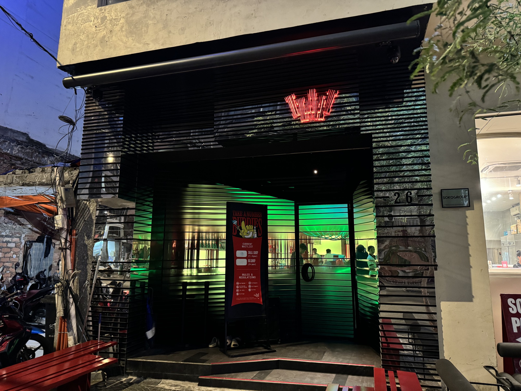 Đại diện qu&aacute;n bar l&ecirc;n tiếng vụ Trung Qu&acirc;n Idol h&agrave;nh hung nữ b&aacute;c sĩ g&acirc;y x&ocirc;n xao - Ảnh 3.