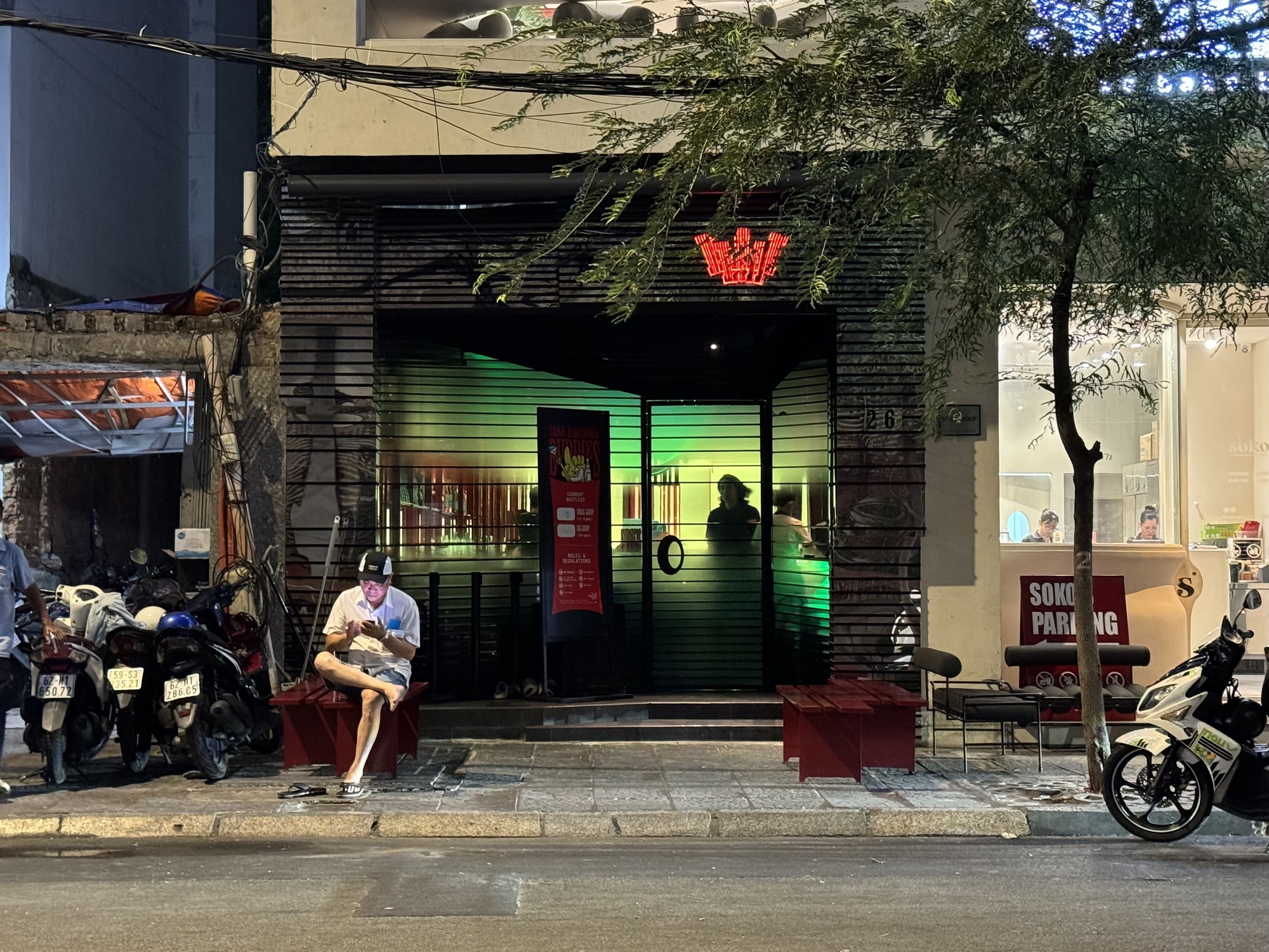 Đại diện qu&aacute;n bar l&ecirc;n tiếng vụ Trung Qu&acirc;n Idol h&agrave;nh hung nữ b&aacute;c sĩ g&acirc;y x&ocirc;n xao - Ảnh 1.