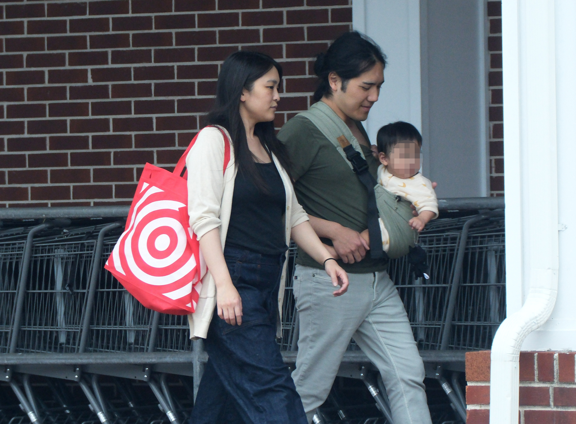 Cựu C&ocirc;ng ch&uacute;a Nhật Bản Mako g&acirc;y ch&uacute; &yacute; với cuộc sống giản dị ở New York - Ảnh 3.