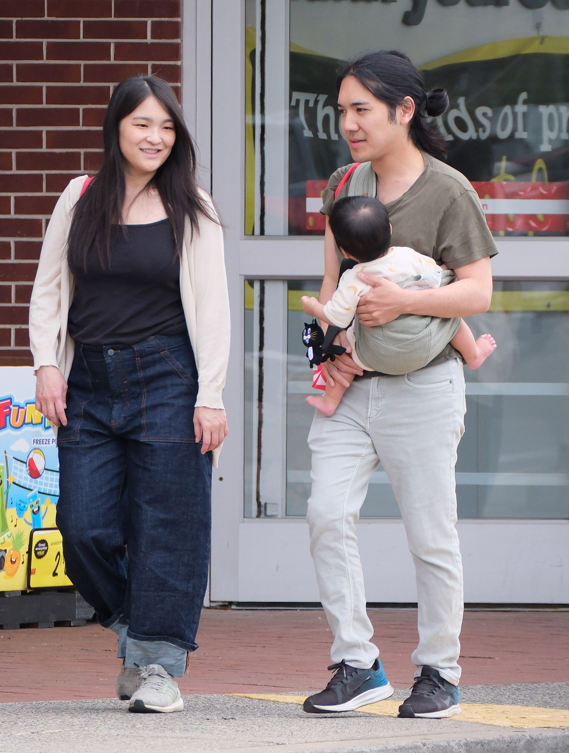 Cựu C&ocirc;ng ch&uacute;a Nhật Bản Mako g&acirc;y ch&uacute; &yacute; với cuộc sống giản dị ở New York - Ảnh 2.