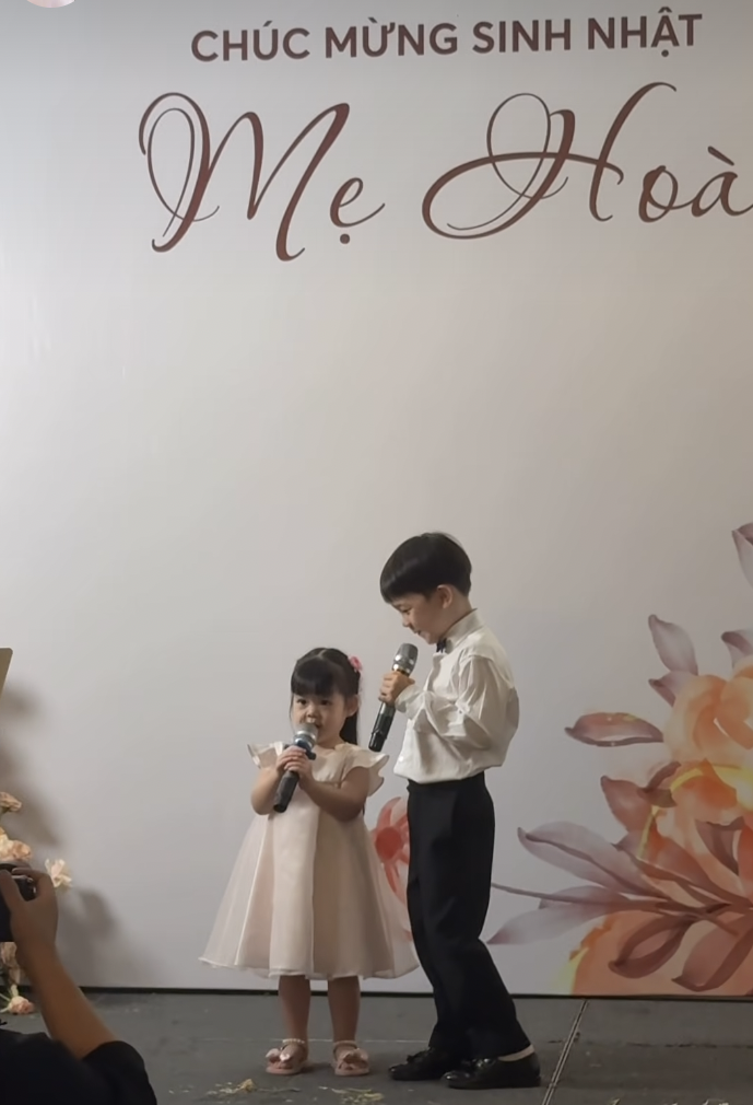 Sinh nhật ấm c&uacute;ng của mẹ chồng Đỗ Mỹ Linh v&agrave; những khoảnh khắc đ&aacute;ng y&ecirc;u b&ecirc;n con - Ảnh 1.