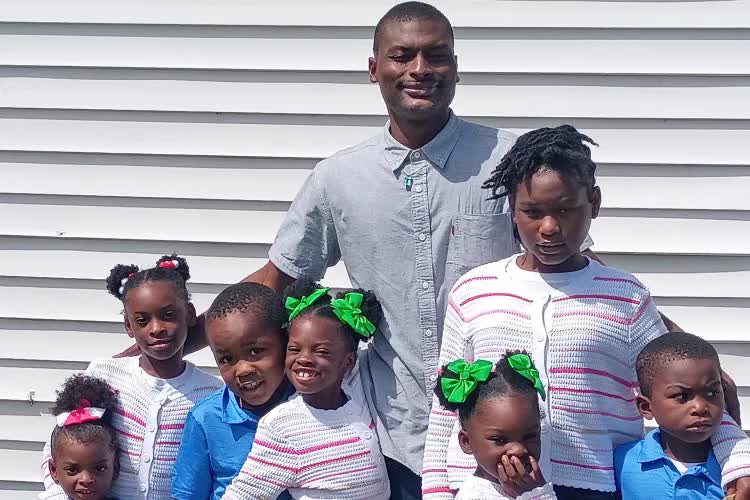 Cảnh s&aacute;t ph&aacute;t hiện m&aacute;u v&agrave; thi thể tại ng&ocirc;i nh&agrave; 8 trẻ em bị s&aacute;t hại ở Shreveport - Ảnh 2.