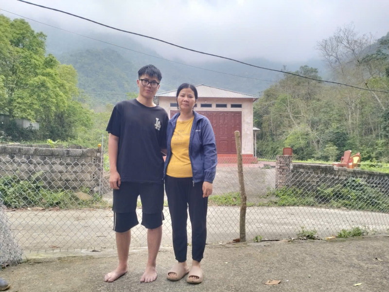 Nam sinh mất t&iacute;ch Tam Đảo 37 giờ được t&igrave;m thấy an to&agrave;n trong rừng tr&uacute;c - Ảnh 3.