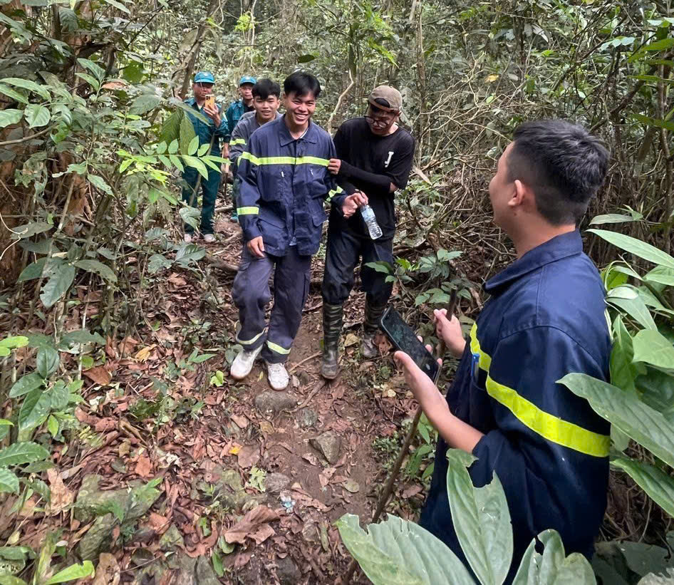 Nam sinh mất t&iacute;ch Tam Đảo 37 giờ được t&igrave;m thấy an to&agrave;n trong rừng tr&uacute;c - Ảnh 1.