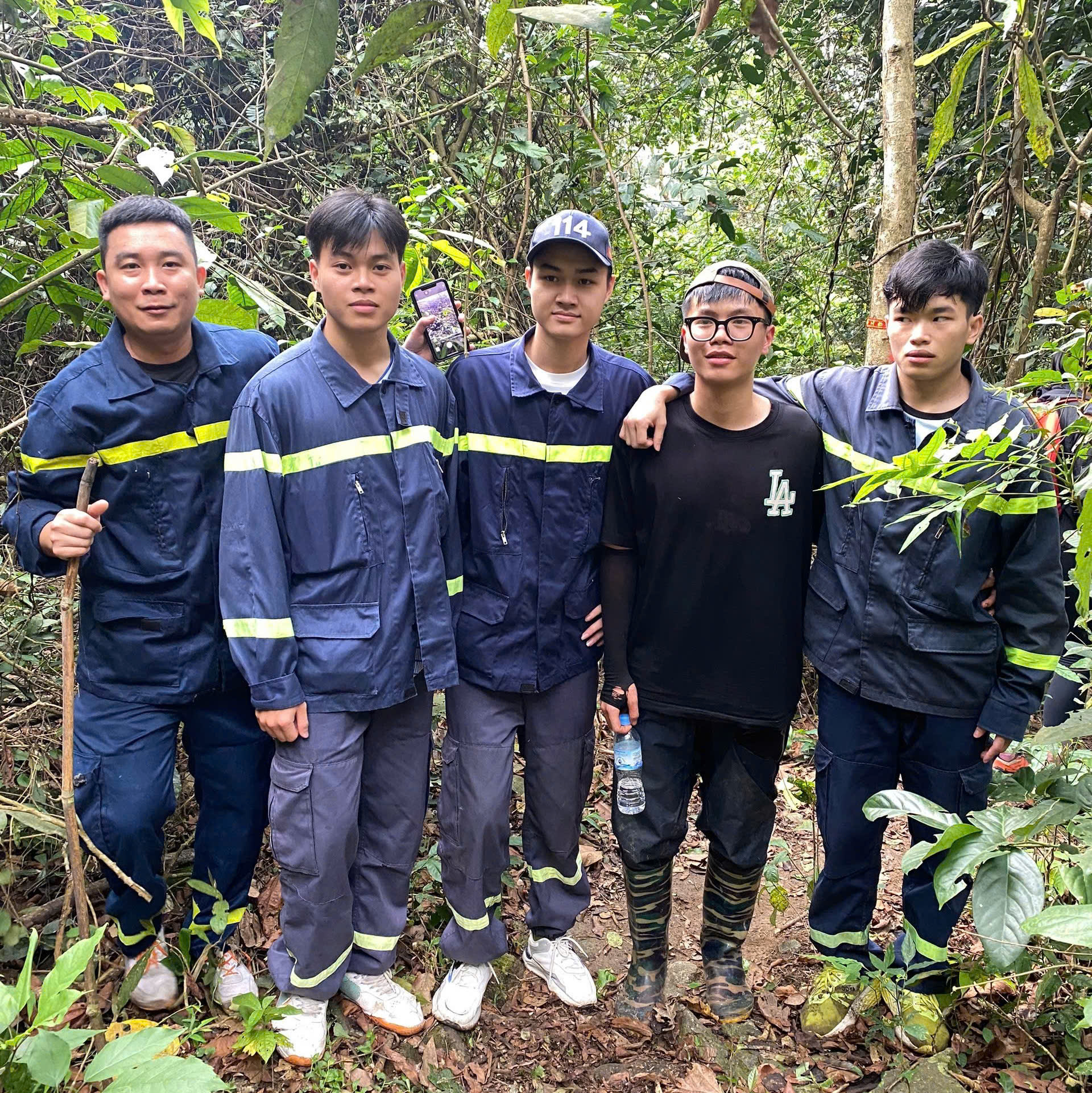 Nam sinh mất t&iacute;ch Tam Đảo 37 giờ được t&igrave;m thấy an to&agrave;n trong rừng tr&uacute;c - Ảnh 2.