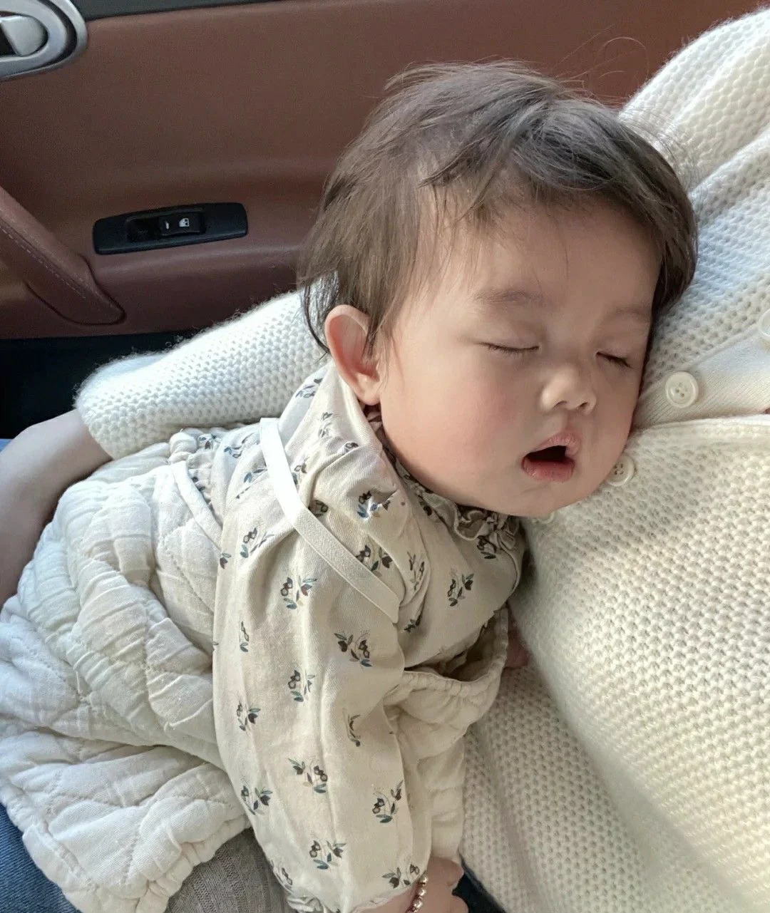 Tư thế ngủ của trẻ sơ sinh c&oacute; nhiều điều cần lưu &yacute;: Nằm kiểu n&agrave;y l&agrave; rủi ro nhất - Ảnh 5.