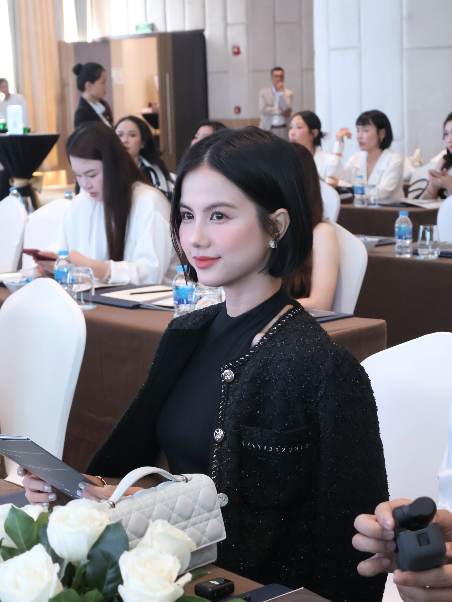 Động th&aacute;i bất ngờ của b&aacute;c sĩ Nguyễn Linh th&ugrave;y sau khi Trung Qu&acirc;n Idol xin lỗi - Ảnh 3.