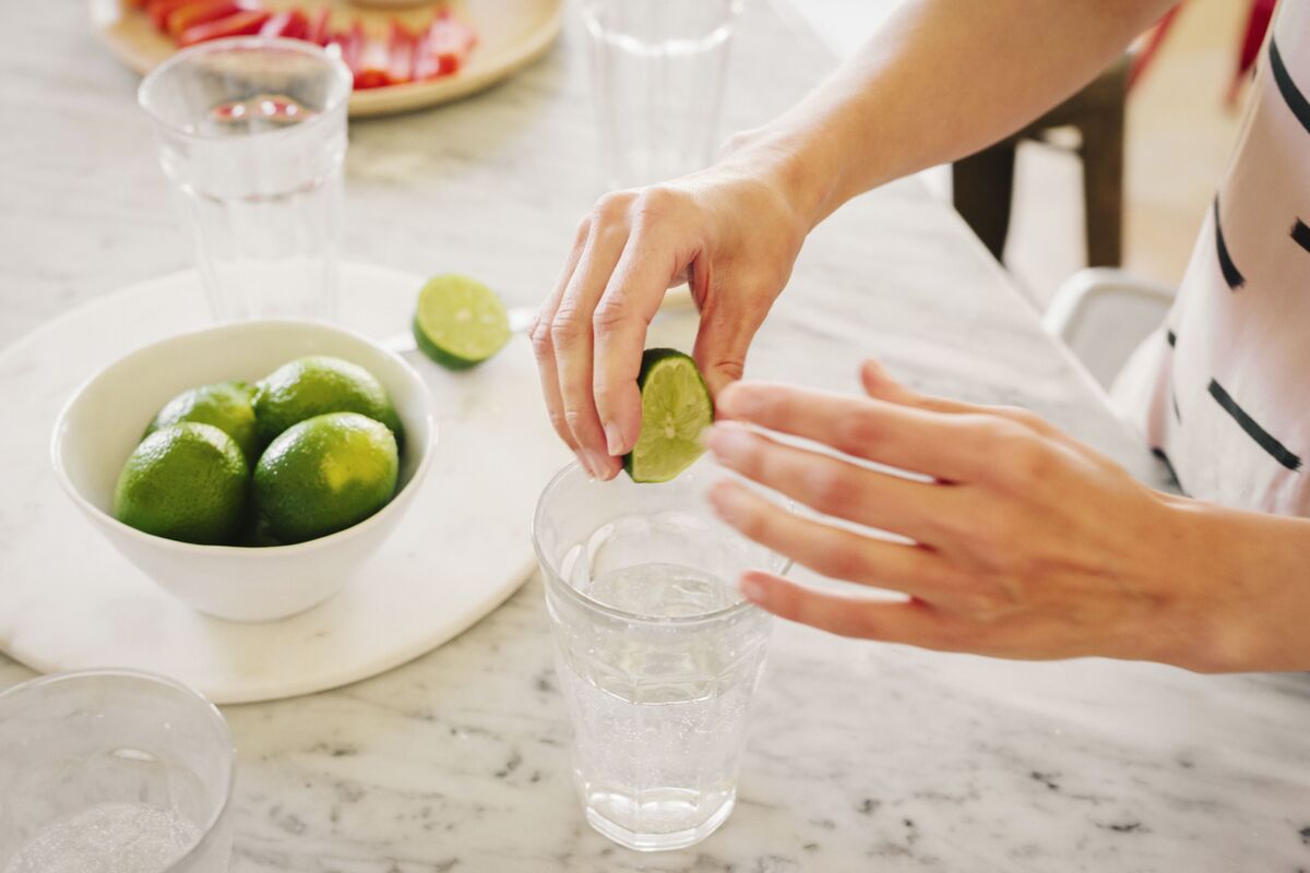 Chuy&ecirc;n gia khuyến c&aacute;o số lượng mận tối đa n&ecirc;n ăn mỗi ng&agrave;y để kh&ocirc;ng hại thận - Ảnh 2.
