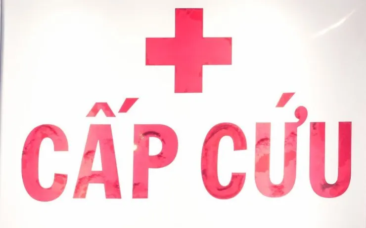 B&eacute; trai 6 tuổi bị r&aacute;ch lưỡi v&agrave; những điều cần lưu &yacute; khi trẻ chơi đ&ugrave;a - Ảnh 1.