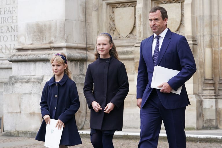 peter-phillips-with-isla-phillips-and-savannah-phillips-news-photo-1652210295-1776839057203317131865-1776885542449-17768855427351839708436.jpg