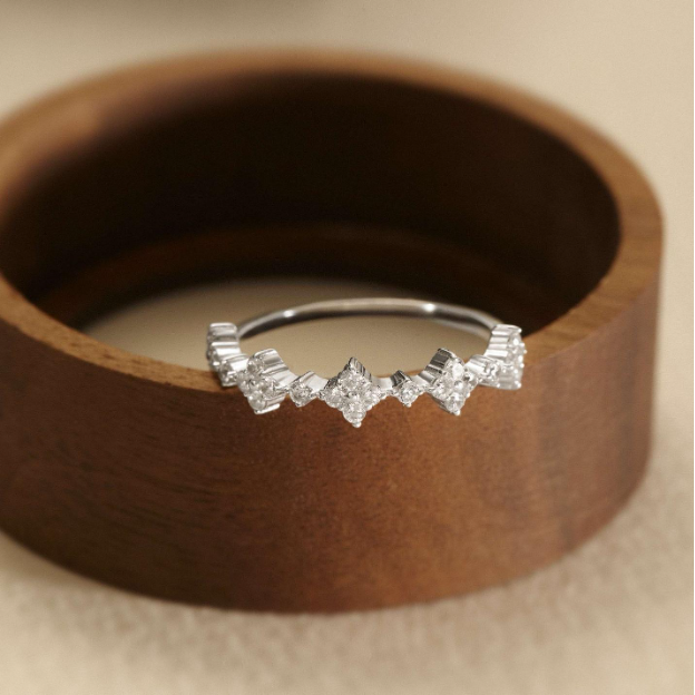 N&ecirc;n mua nhẫn bạc nữ ở đ&acirc;u để đảm bảo chất lượng v&agrave; độ bền? - Ảnh 2.