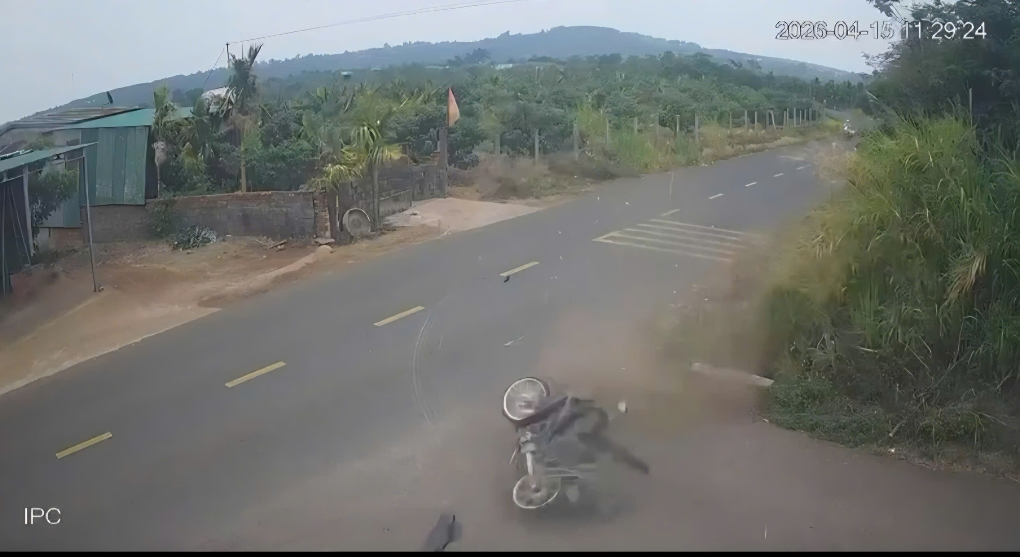 Đ&igrave;nh chỉ c&ocirc;ng t&aacute;c thiếu t&aacute; Cảnh s&aacute;t giao th&ocirc;ng Đắk Lắk do vụ tai nạn nghi&ecirc;m trọng - Ảnh 1.