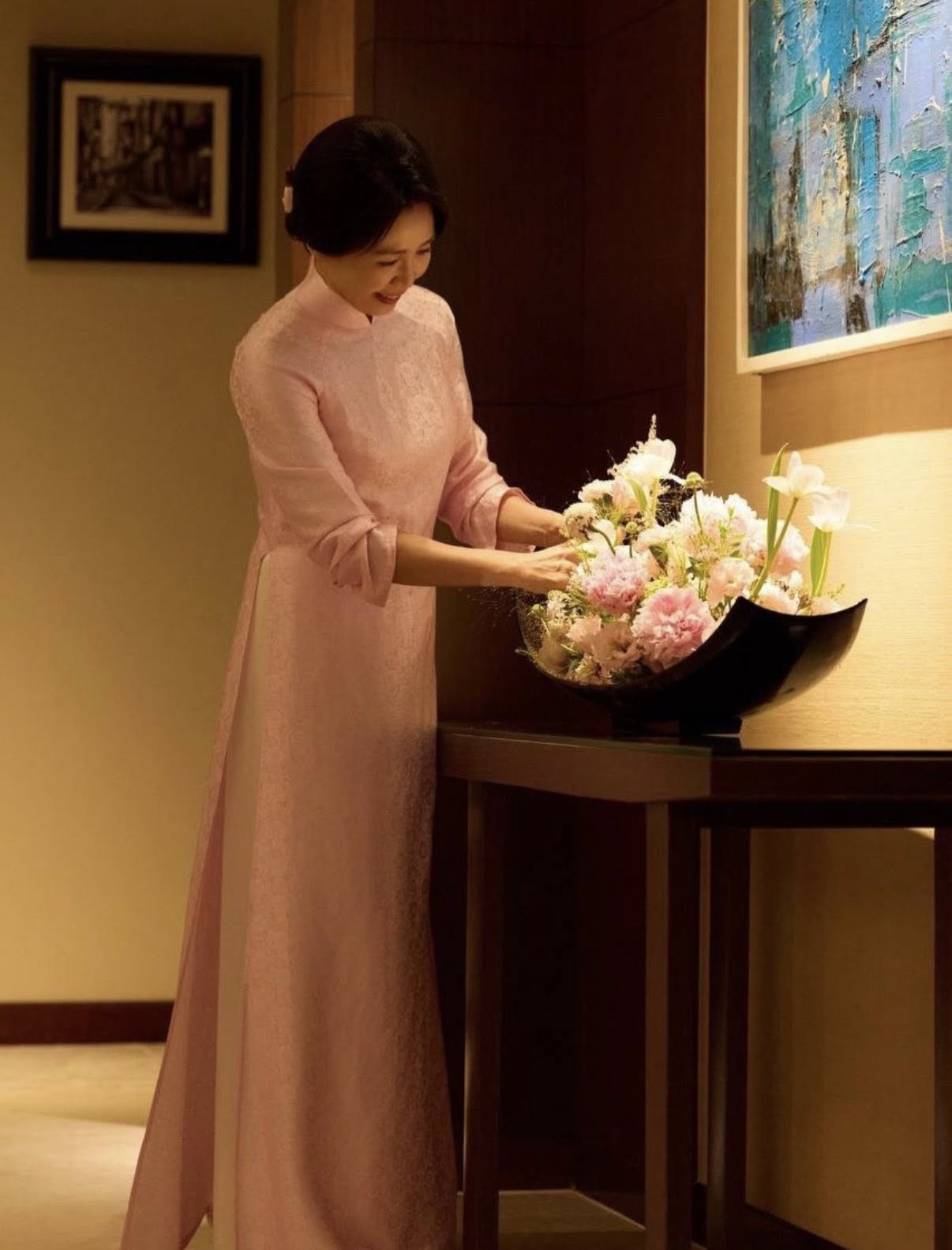 Phu nh&acirc;n Tổng B&iacute; thư, Chủ tịch nước T&ocirc; L&acirc;m tặng &Aacute;o d&agrave;i cho Phu nh&acirc;n Tổng thống H&agrave;n Quốc: Nhiều khung h&igrave;nh đẹp mỹ m&atilde;n trong chuyến thăm- Ảnh 12.