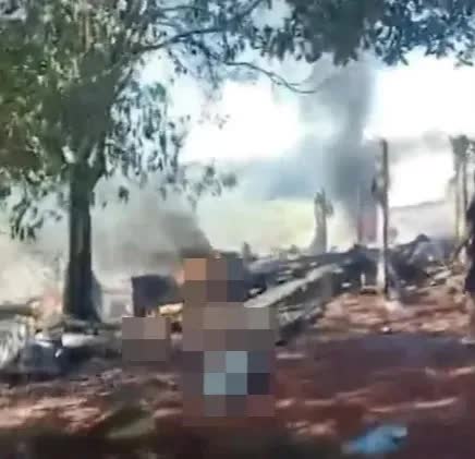 Rơi m&aacute;y bay chở tiền tại Paraguay: Hỗn loạn v&agrave; người d&acirc;n lấy đi triệu USD - Ảnh 1.