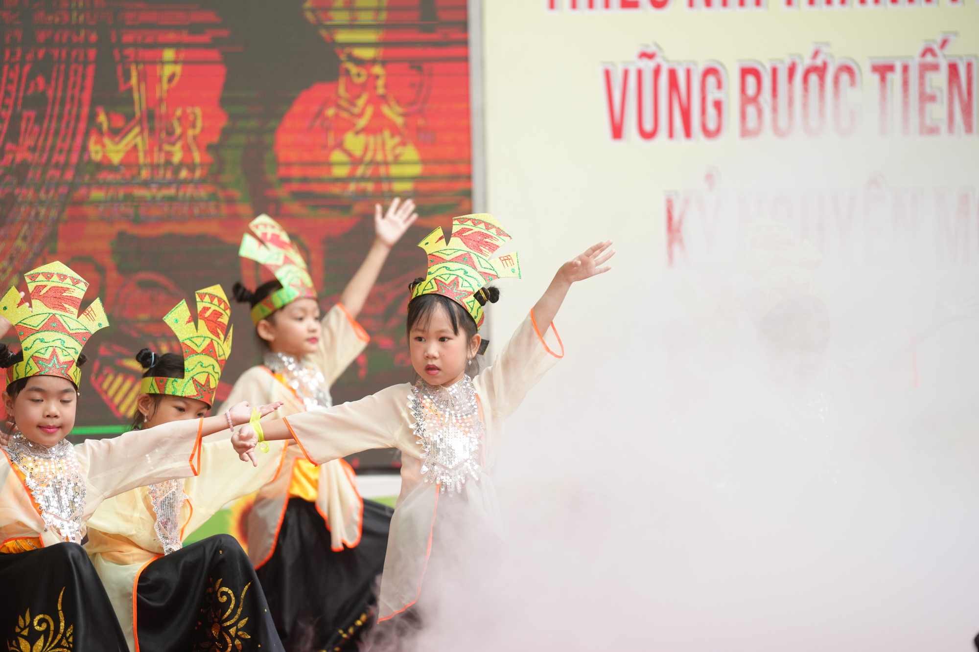 Trường học c&oacute; ho&aacute;n đổi ng&agrave;y học để học sinh được nghỉ li&ecirc;n tục 9 ng&agrave;y? - Ảnh 1.