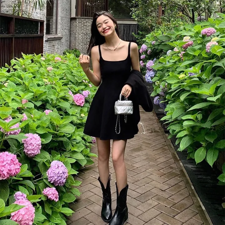 Một chiếc v&aacute;y đen, đủ để bạn tr&ocirc;ng như bước ra từ giới &ldquo;old money&rdquo; - Ảnh 8.