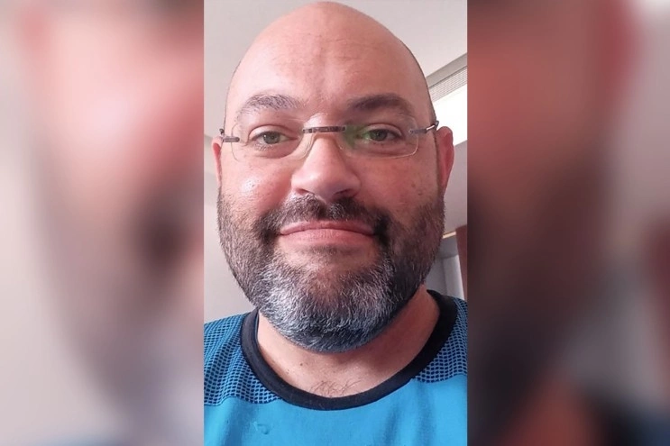 Người đ&agrave;n &ocirc;ng bị cấm xuất cảnh đến năm 9999 v&igrave; nghĩa vụ t&agrave;i ch&iacute;nh nu&ocirc;i con - Ảnh 1.