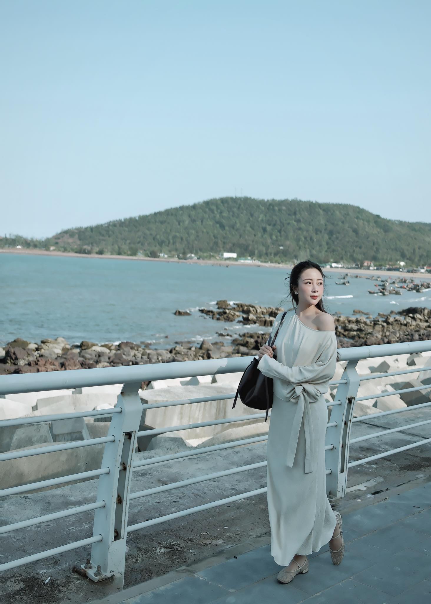 Hotgirl Nghệ An V&otilde; Nhật Linh khoe nhan sắc v&agrave; biệt thự bạc tỷ sau 6 năm cưới Phan Văn Đức - Ảnh 4.