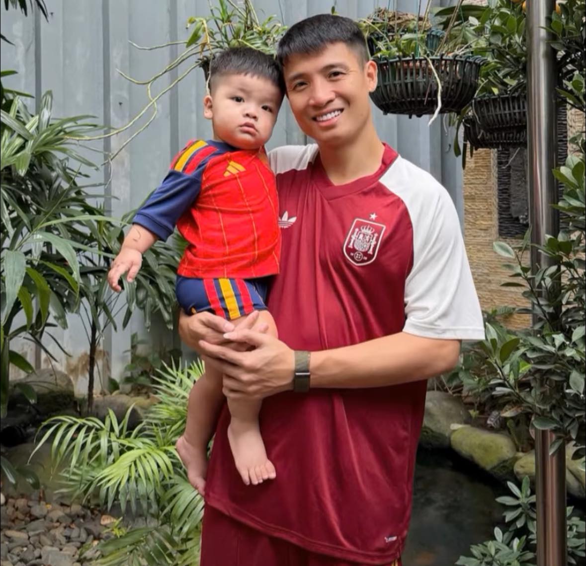 B&ugrave;i Tiến Dũng tổ chức sinh nhật cho con trai Nhật Vượng: Khoảnh khắc đ&aacute;ng y&ecirc;u của mẹ v&agrave; b&eacute; - Ảnh 3.