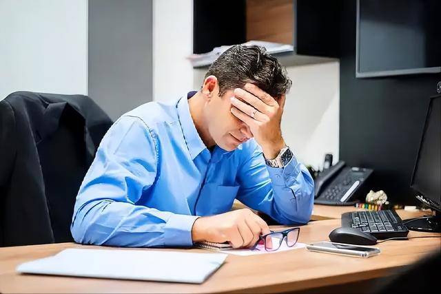 T&iacute;n hiệu nguy hiểm nhất của nhồi m&aacute;u cơ tim kh&ocirc;ng phải đau ngực, m&agrave; l&agrave; 4 triệu chứng xuất hiện thường xuy&ecirc;n n&agrave;y - Ảnh 3.