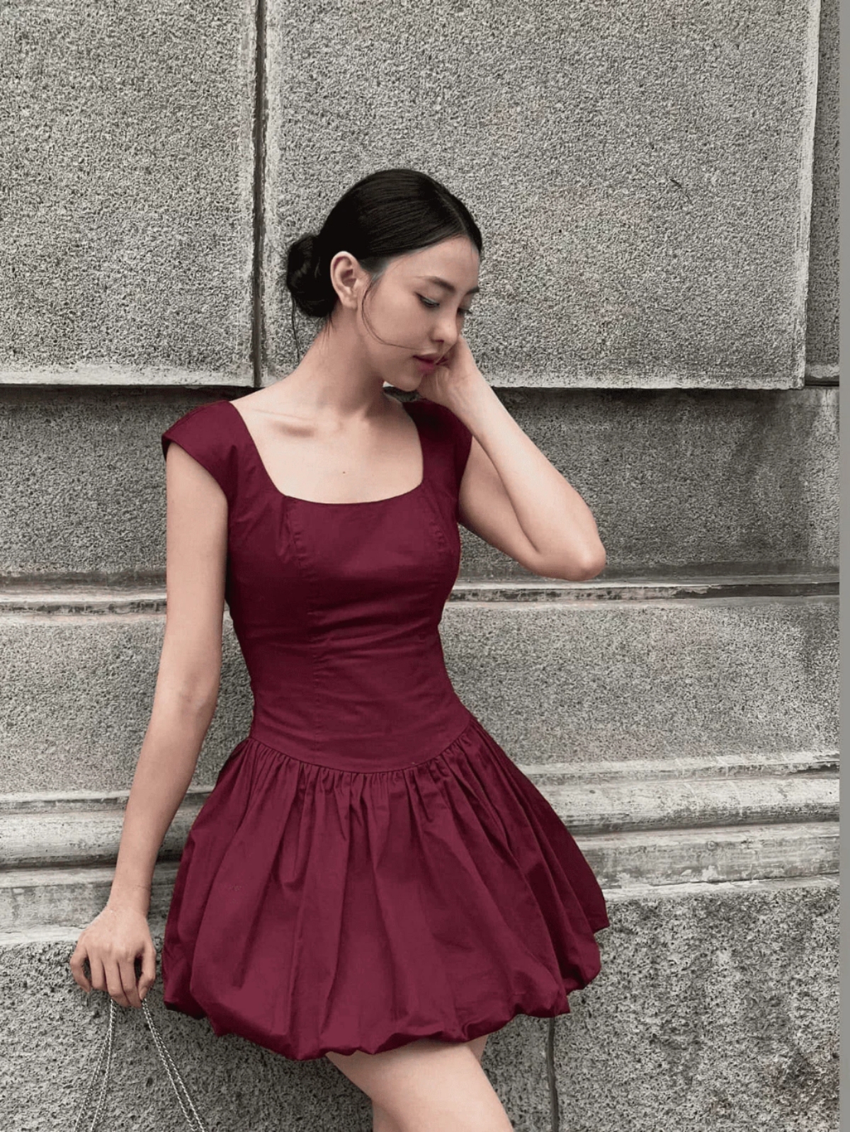 Đi chơi lễ mặc sao cho &ldquo;c&oacute; gu&rdquo;: 7 gợi &yacute; với gam đỏ cực dễ &aacute;p dụng - Ảnh 8.