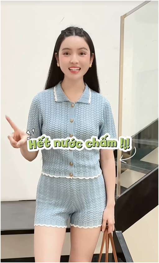 Bộ đồ đi chơi lễ cho mẹ v&agrave; b&eacute;: Chu Thanh Huyền g&acirc;y tranh c&atilde;i tr&ecirc;n TikTok - Ảnh 1.