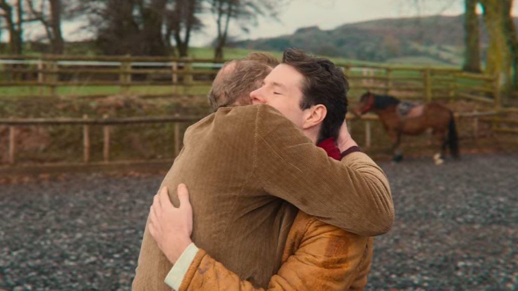 Xem phim Sex Education, t&ocirc;i điếng người rồi bật kh&oacute;c: Gần 40 tuổi, con trai vẫn c&ocirc; đơn c&oacute; lẽ v&igrave; mẹ - Ảnh 2.