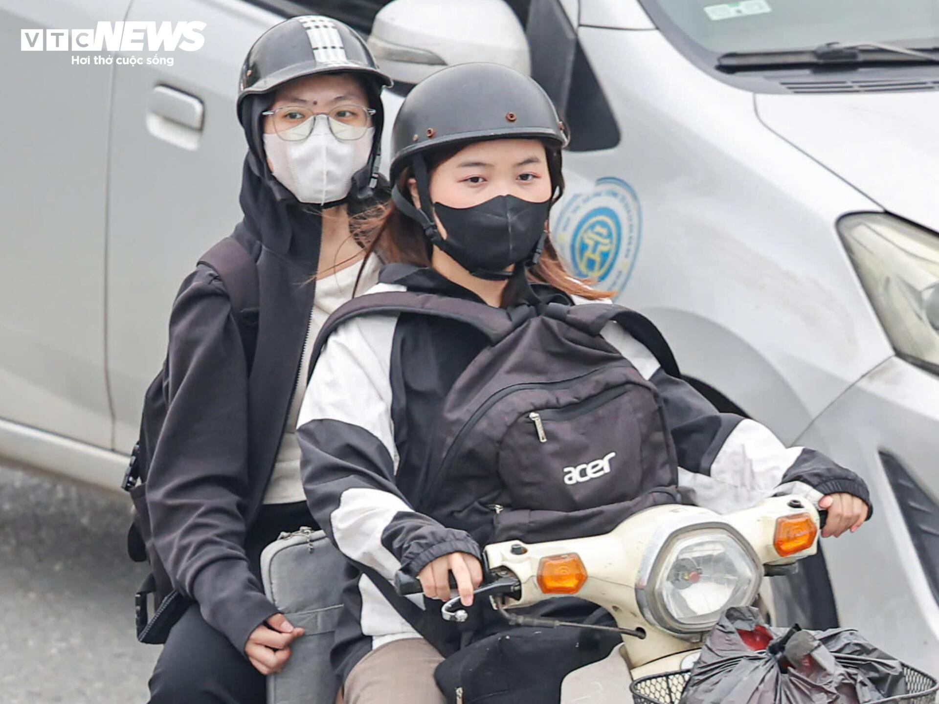 Người d&acirc;n &ugrave;n &ugrave;n rời H&agrave; Nội nghỉ lễ Giỗ Tổ, &ugrave;n tắc giao th&ocirc;ng k&eacute;o d&agrave;i - Ảnh 15.