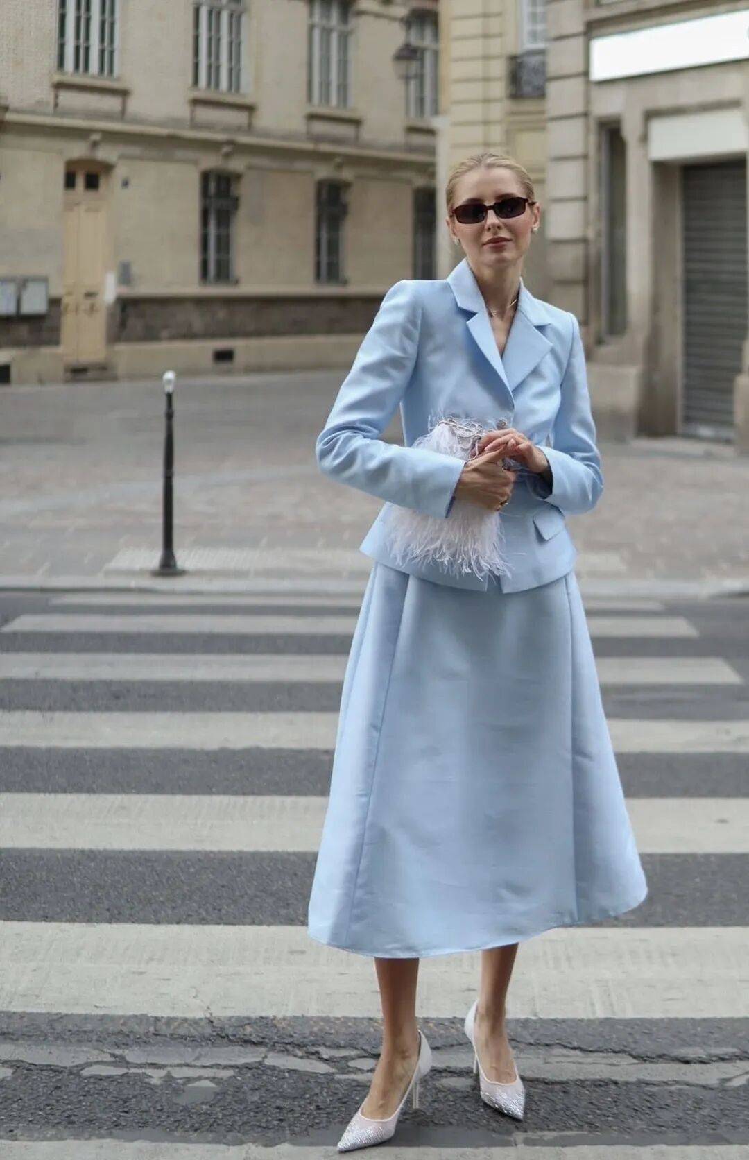 H&egrave; 2026: Phụ nữ s&agrave;nh điệu m&ecirc; m&agrave;u xanh băng trẻ trung v&agrave; thanh lịch - Ảnh 14.