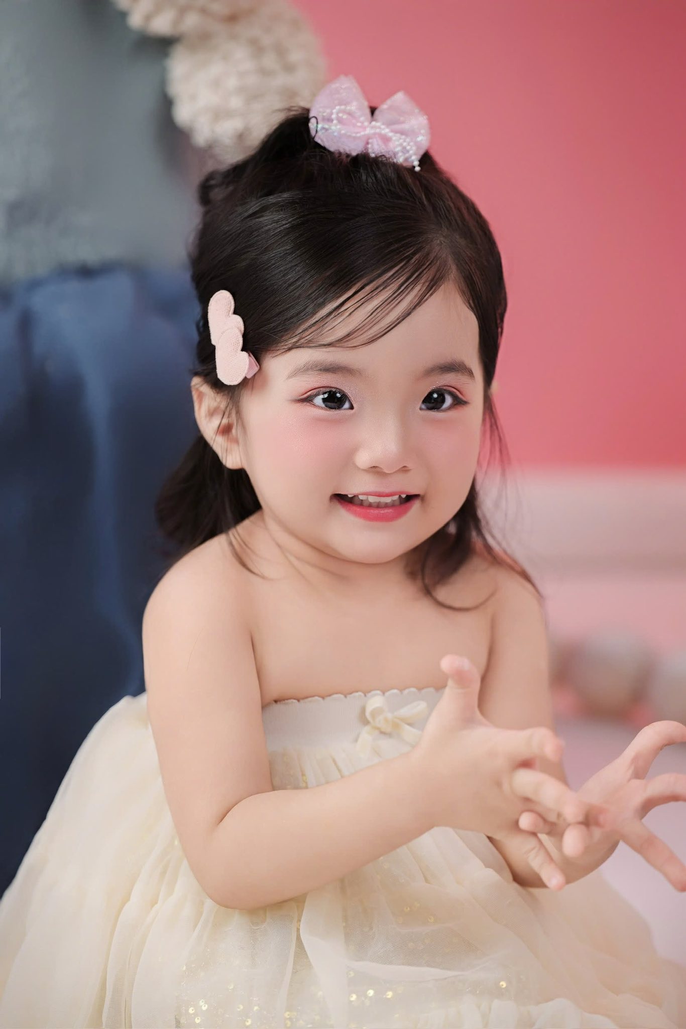 Bộ ảnh dễ thương của mẹ Kh&aacute;nh Thi v&agrave; c&aacute;c con g&aacute;i: Anna v&agrave; Lisa xinh như b&uacute;p b&ecirc; - Ảnh 9.